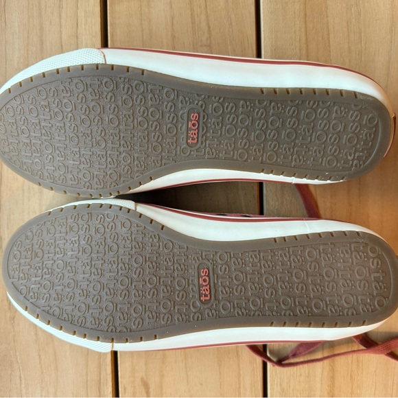 Taos Moc Star 2 Brick Red Canvas Sneakers - Picture 4 of 5